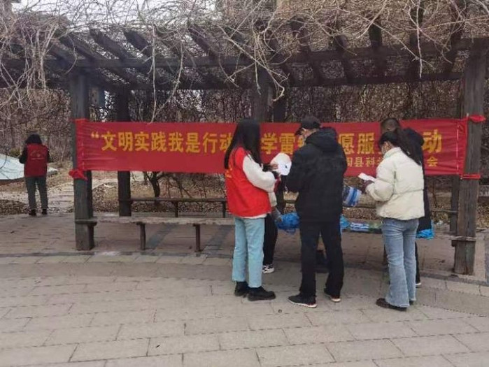 曲周学雷锋.jpg