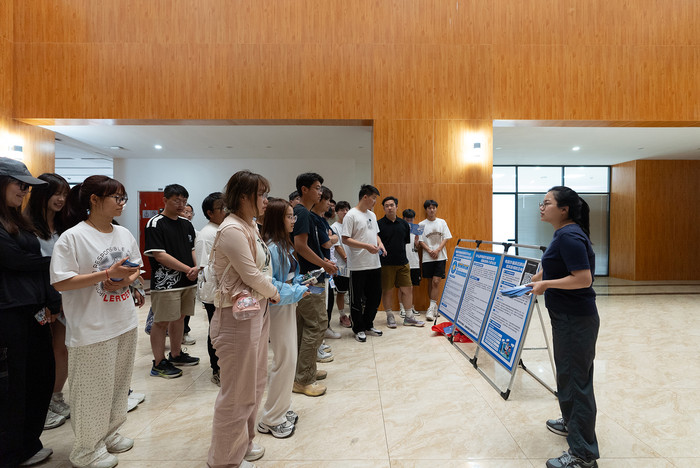 6-报道用--反诈骗宣传-发放折页 (2).jpg
