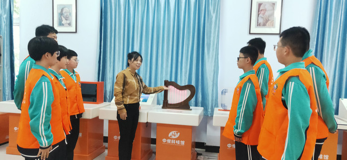 小小讲解员_proc.jpg